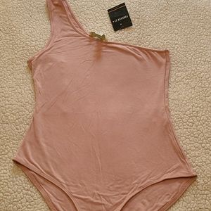 🍍One shouldered body suit🍍
